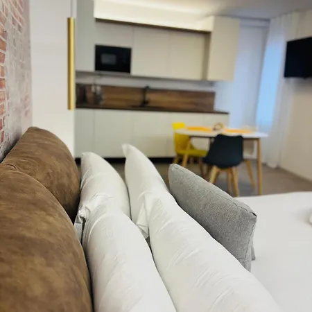 Golden House Apartsuite Apartment